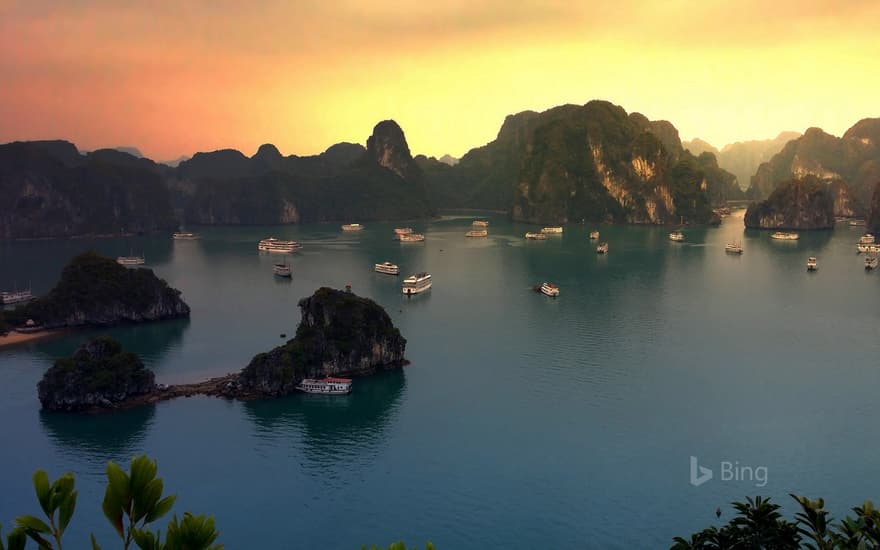 Sunset on Hạ Long Bay, Vietnam