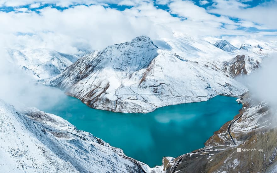 Snow scene at Manla Reservoir, Shigatse, Tibet Autonomous Region, China